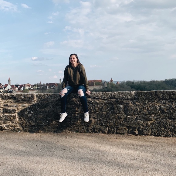 Meet your Posher, Alexandra - Picture 1 of 1